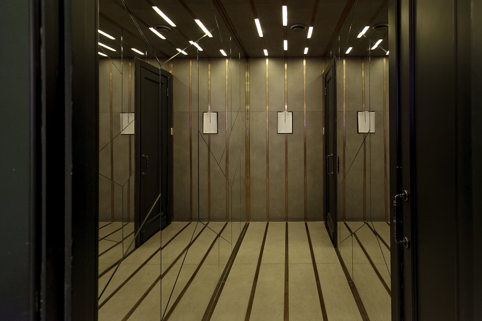 Зеркальное и стеклянное панно