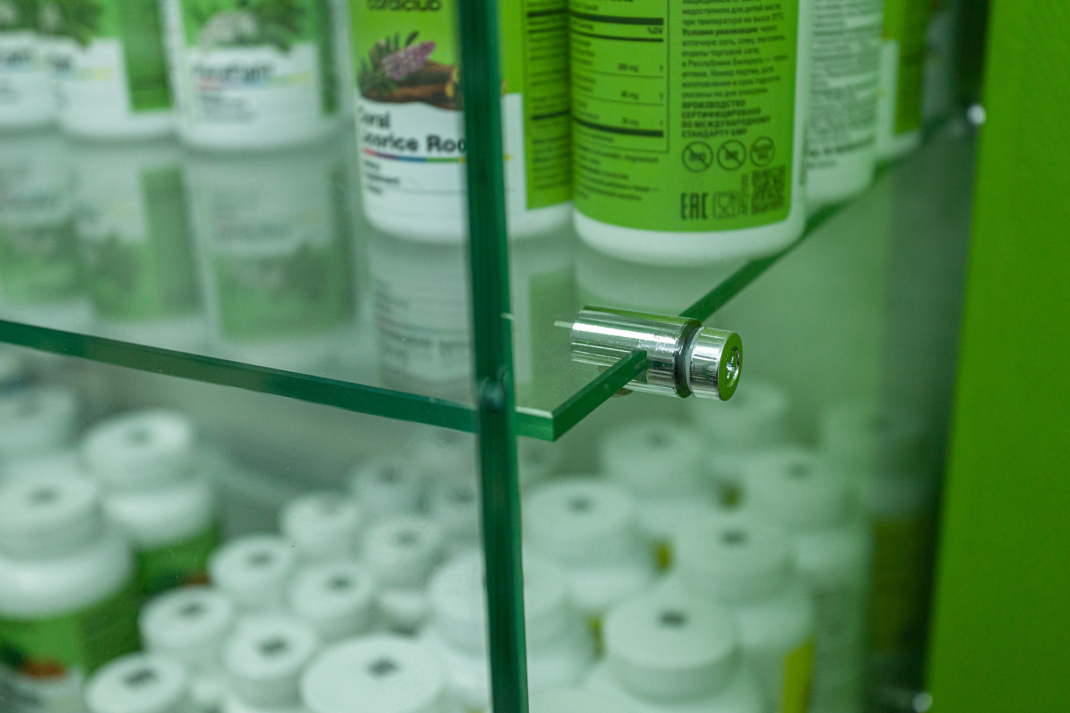 1881_24 Витрина Аптека