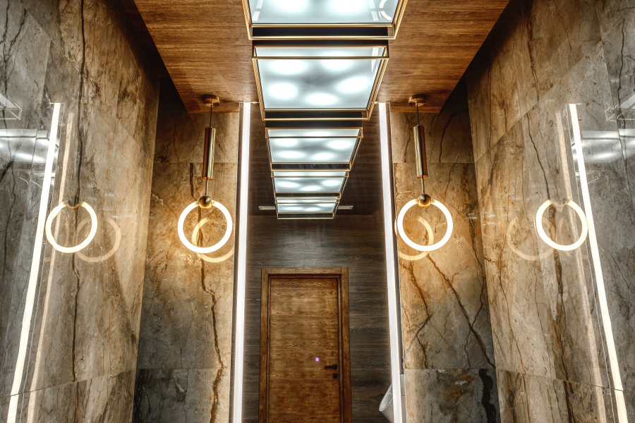 Зеркало с подсветкой настенное